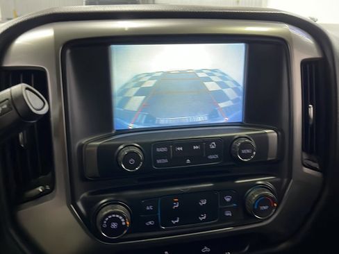 Used 2018 Chevrolet Silverado 1500 LT AWD/4WD image 9