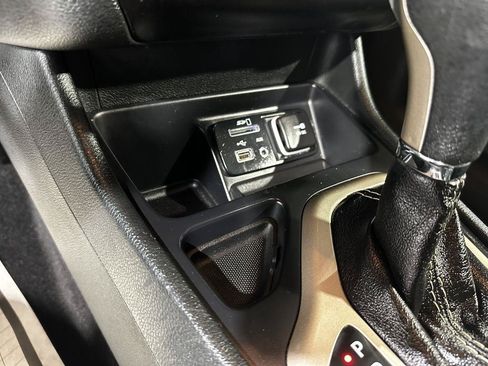 Used 2015 Jeep Cherokee Latitude FWD image 16