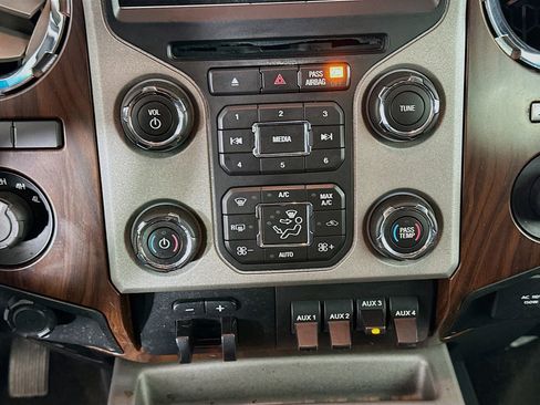 Used 2015 Ford F250 Lariat w/ Chrome Package image 22