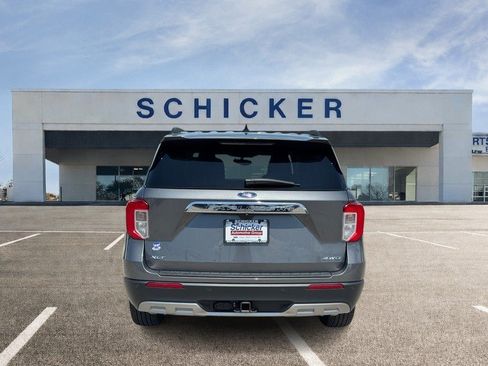Used 2023 Ford Explorer XLT w/ Equipment Group 202A AWD/4WD image 4