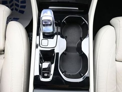 Used 2023 Volvo XC40 B5 Plus w/ Driver Assist Package AWD/4WD image 11