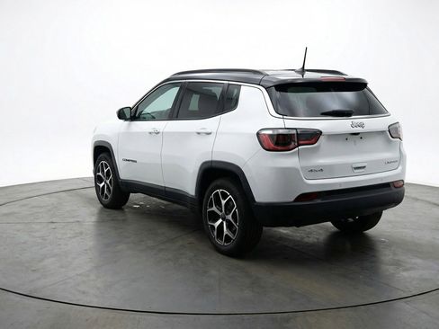 Used 2025 Jeep Compass Limited image 6