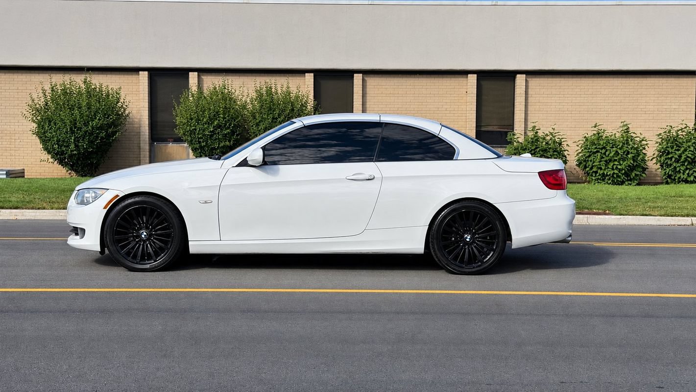 Used 2013 BMW 328i Convertible RWD image 2