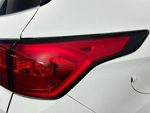 Used 2019 Ford Escape SE FWD image 29