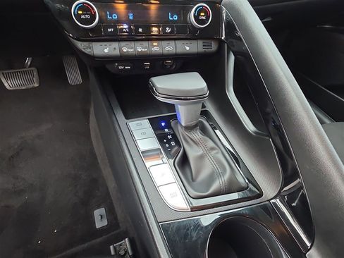 Used 2023 Hyundai Elantra SEL w/ Convenience Package image 20