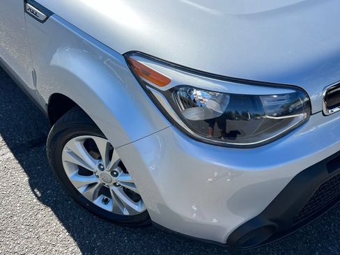 Used 2015 Kia Soul + FWD image 2