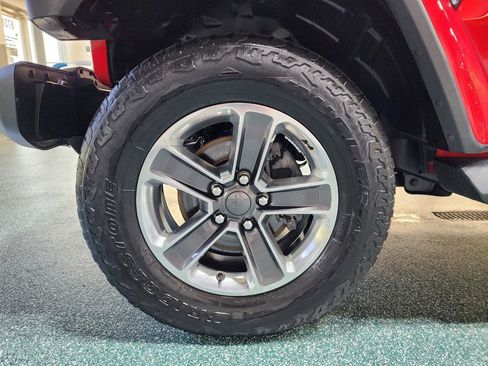 Used 2020 Jeep Wrangler Unlimited Sahara image 12