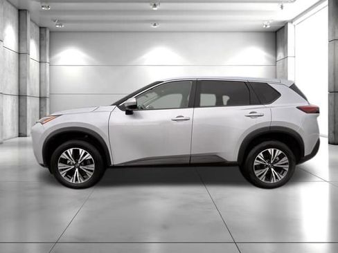Used 2023 Nissan Rogue SV image 4