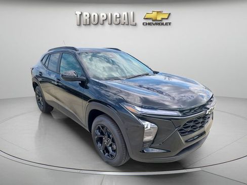 New 2026 Chevrolet Trax LT w/ Midnight Edition FWD image 7