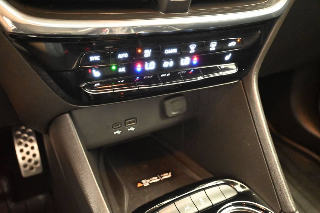 Used 2024 Buick Encore GX Avenir w/ Avenir Technology Package AWD/4WD image 21