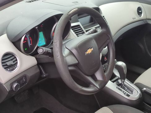 Used 2011 Chevrolet Cruze LS image 10