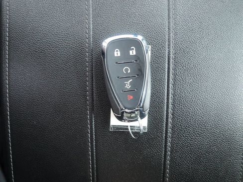 Used 2023 Chevrolet Traverse LT FWD image 42