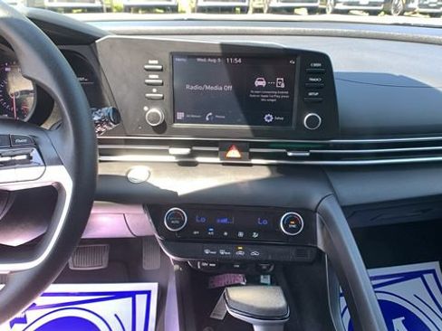 Used 2023 Hyundai Elantra SEL FWD image 15