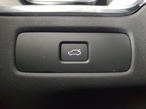 Used 2025 Volvo XC60 B5 Plus image 37