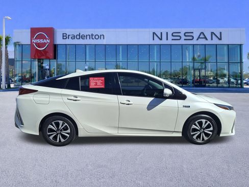 Used 2017 Toyota Prius Prime Plus image 4