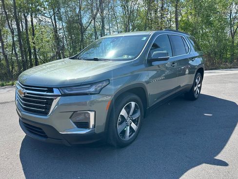 Used 2023 Chevrolet Traverse LT w/ LT Premium Package AWD/4WD image 1