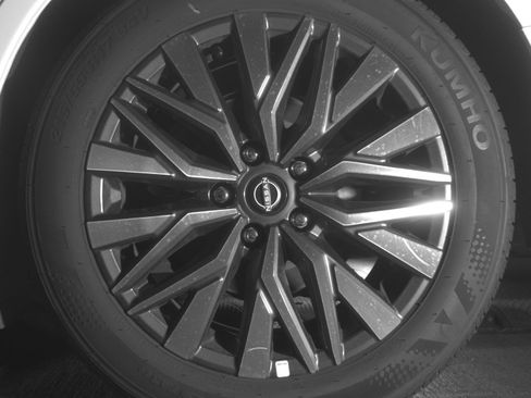 Used 2025 Nissan Altima 2.5 SV FWD image 14
