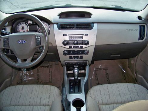 Used 2010 Ford Focus SE image 20