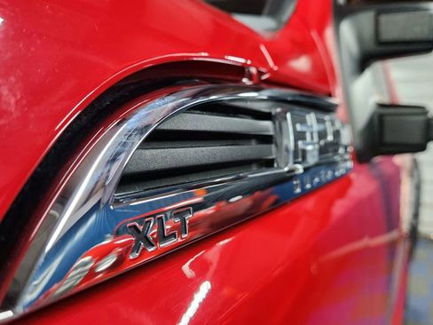 Used 2011 Ford F250 XLT w/ XLT Premium Pkg image 39