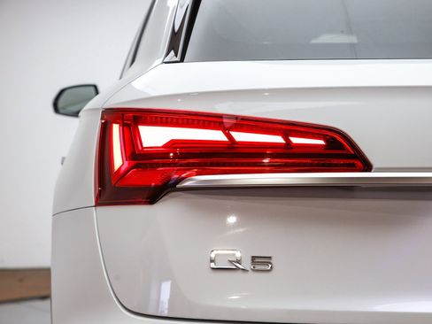 Used 2025 Audi Q5 2.0T Premium Plus w/ Premium Plus Package image 11