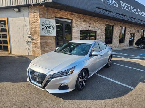 Used 2021 Nissan Altima 2.5 SV image 1