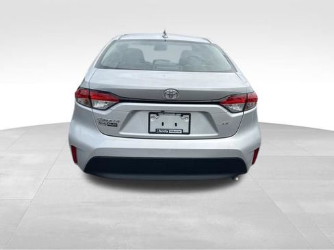 Used 2025 Toyota Corolla LE FWD image 6