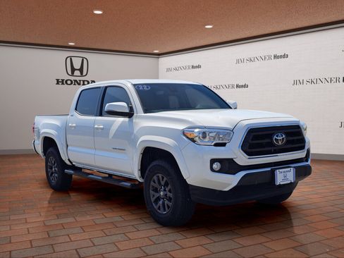 Used 2022 Toyota Tacoma SR5 w/ Technology Package RWD image 5