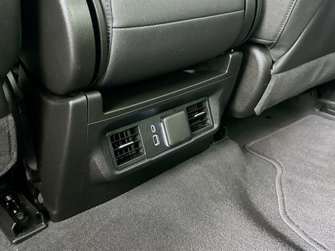 Used 2025 GMC Sierra 1500 SLT AWD/4WD image 25