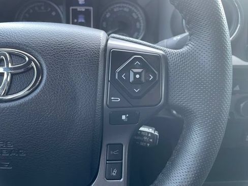 Used 2022 Toyota Tacoma TRD Off-Road AWD/4WD image 16