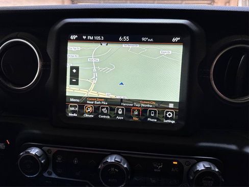 Used 2023 Jeep Wrangler Unlimited Sahara w/ Cold Weather Group AWD/4WD image 37