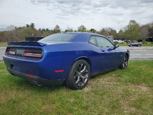 Used 2019 Dodge Challenger R/T RWD image 6