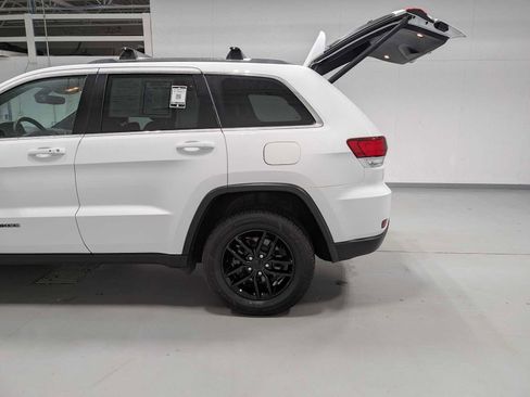 Used 2020 Jeep Grand Cherokee Laredo w/ Laredo X Package image 10