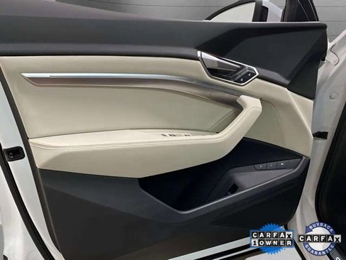 Used 2024 Audi Q8 e-tron Premium image 23