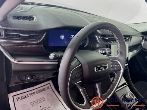 Used 2023 Jeep Grand Cherokee Laredo image 9