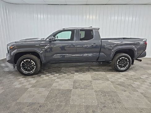 Used 2024 Toyota Tacoma TRD Sport AWD/4WD image 5