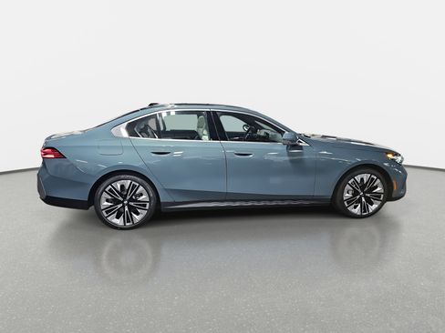 New 2026 BMW 530i w/ Premium Package image 4