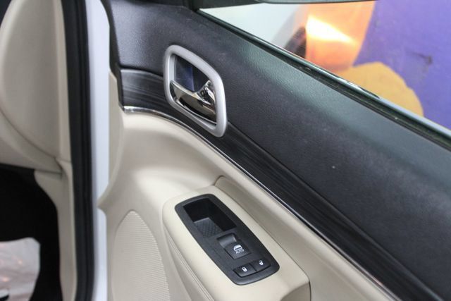 Used 2020 Jeep Grand Cherokee Limited AWD/4WD image 11
