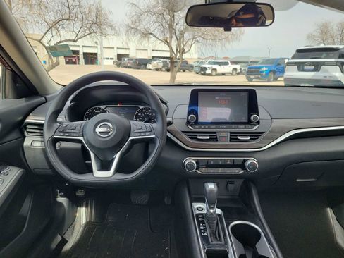 Used 2024 Nissan Altima 2.5 SV image 6