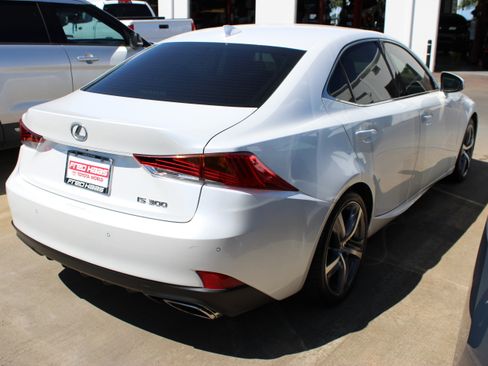 Used 2019 Lexus IS 300 w/ Premium Package RWD image 10