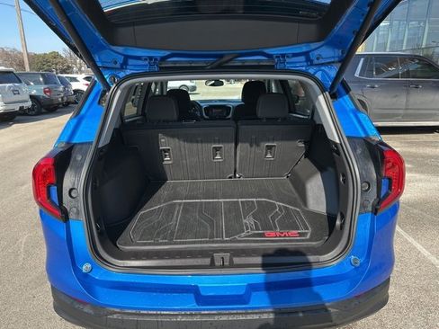 Used 2024 GMC Terrain SLE w/ Driver Convenience Package image 10