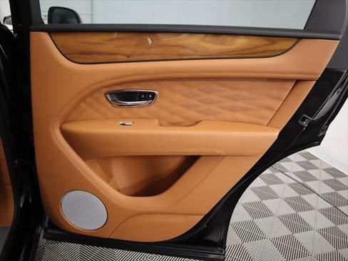 New 2025 Bentley Bentayga image 28
