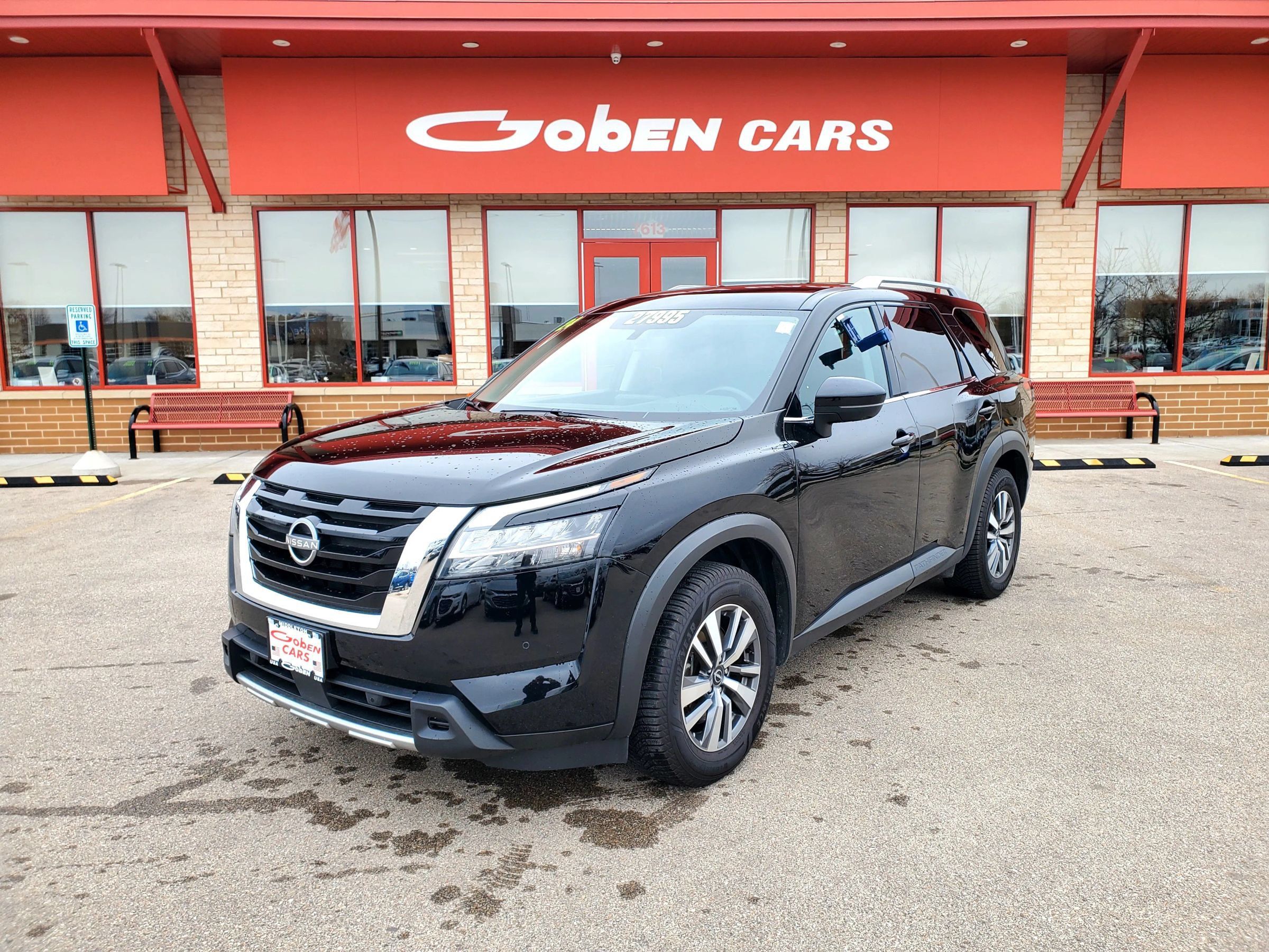 Used 2024 Nissan Pathfinder SL w/ Cargo Package FWD image 1
