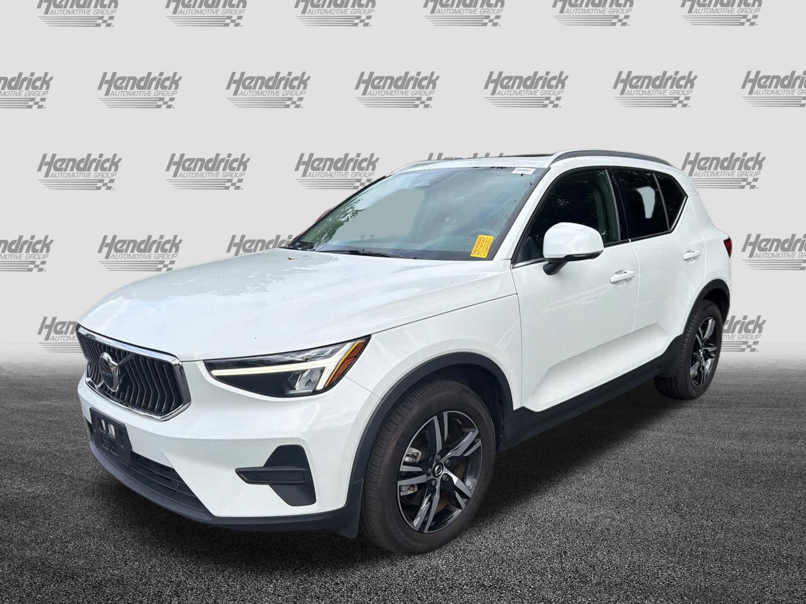 Used 2025 Volvo XC40 B5 Core AWD/4WD image 9
