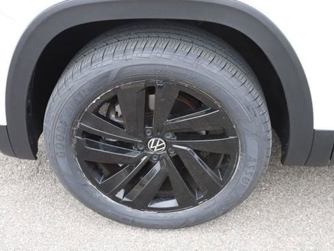 Used 2023 Volkswagen Atlas Cross Sport SE w/ Black Wheel Package AWD/4WD image 14