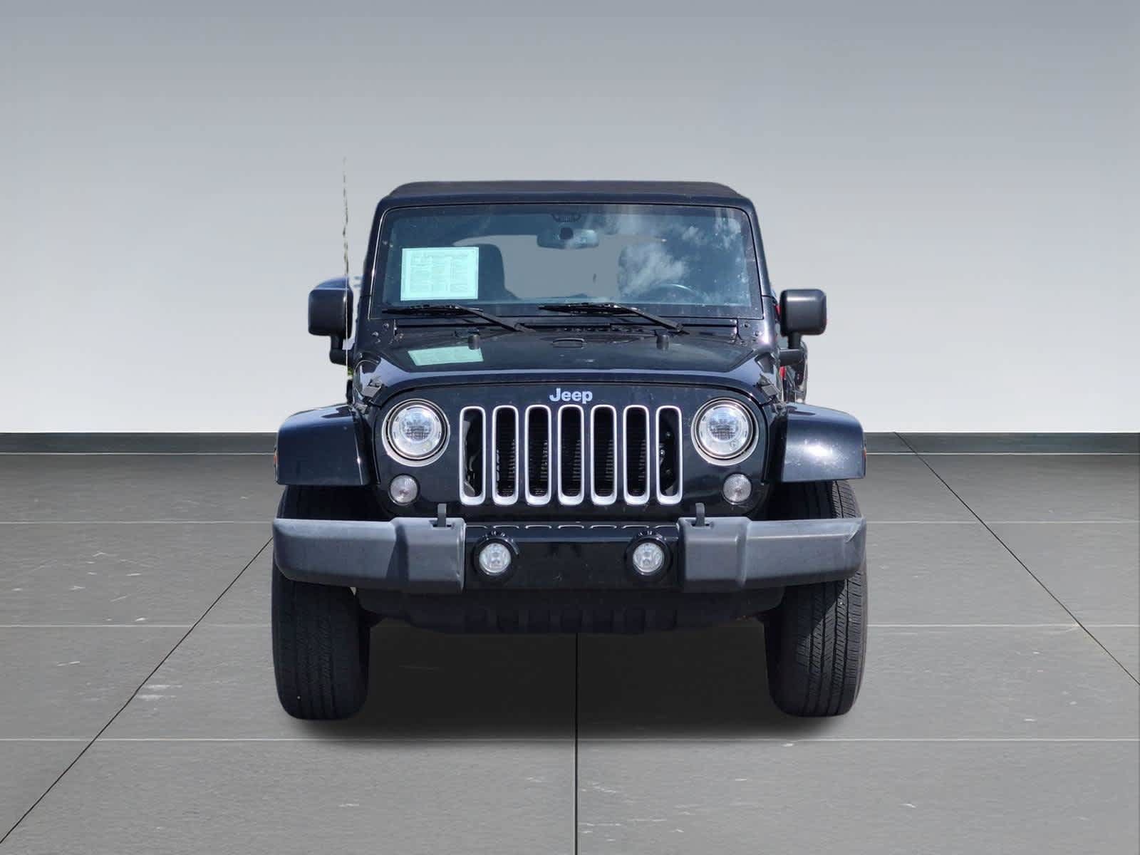 Used 2017 Jeep Wrangler Unlimited Sahara w/ Connectivity Group AWD/4WD image 9