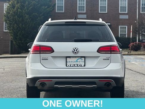 Used 2018 Volkswagen Golf Alltrack S image 7