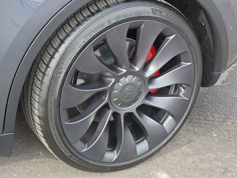 Used 2021 Tesla Model Y Performance image 12