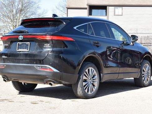 Used 2022 Toyota Venza XLE image 5