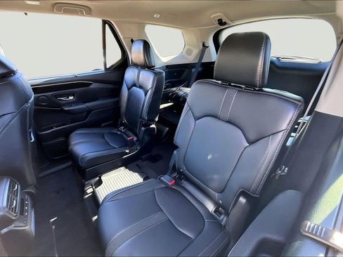 Used 2024 Honda Pilot Touring image 18