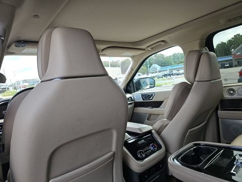 Used 2019 Lincoln Navigator Reserve AWD/4WD image 15